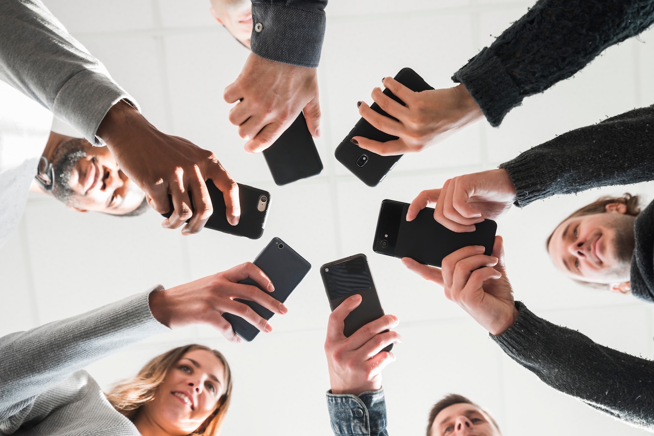 People with smartphones
